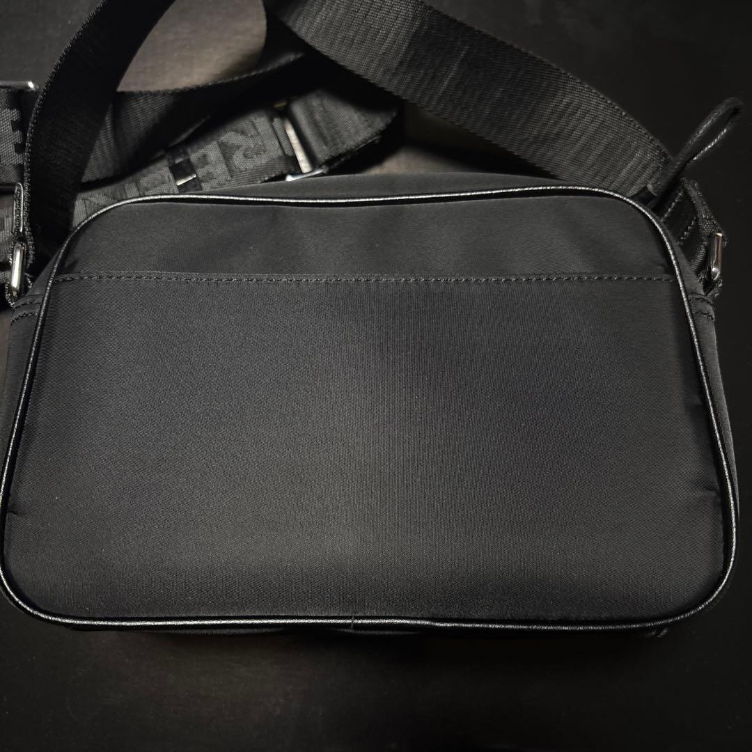 BURBERRY ブラック メッセンジャーバッグ