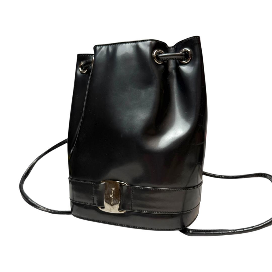 美品 サルヴァトーレフェラガモ 3355 リュック ヴァラ パテントレザー