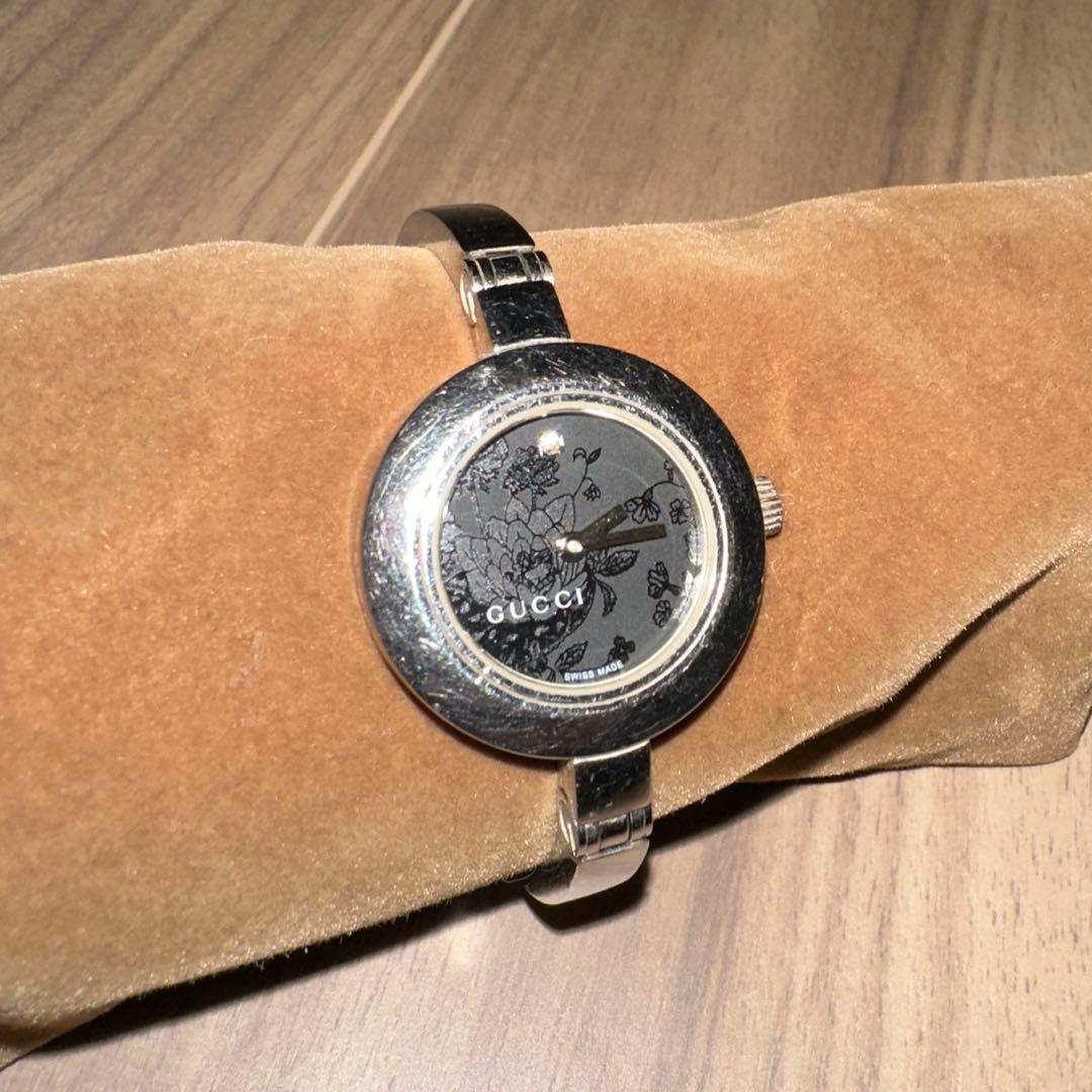 GUCCI 1p ダイヤ フローラル文字盤 腕時計 バングルウォッチ