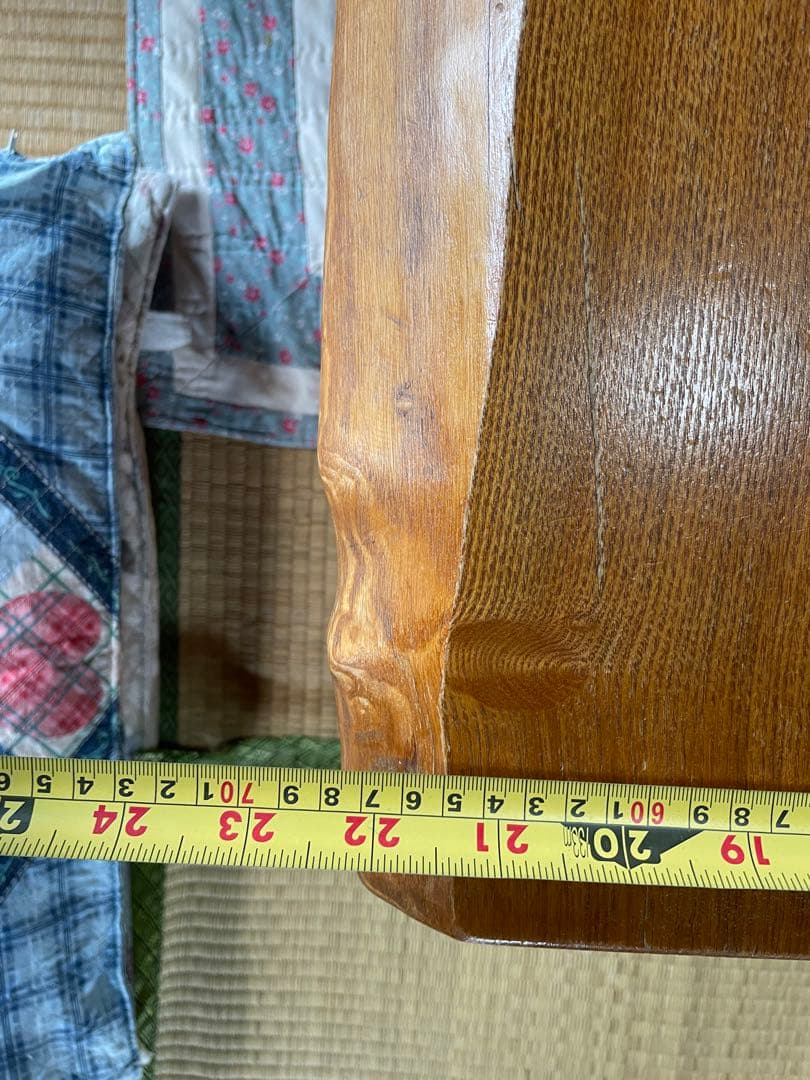 一枚板のテーブル