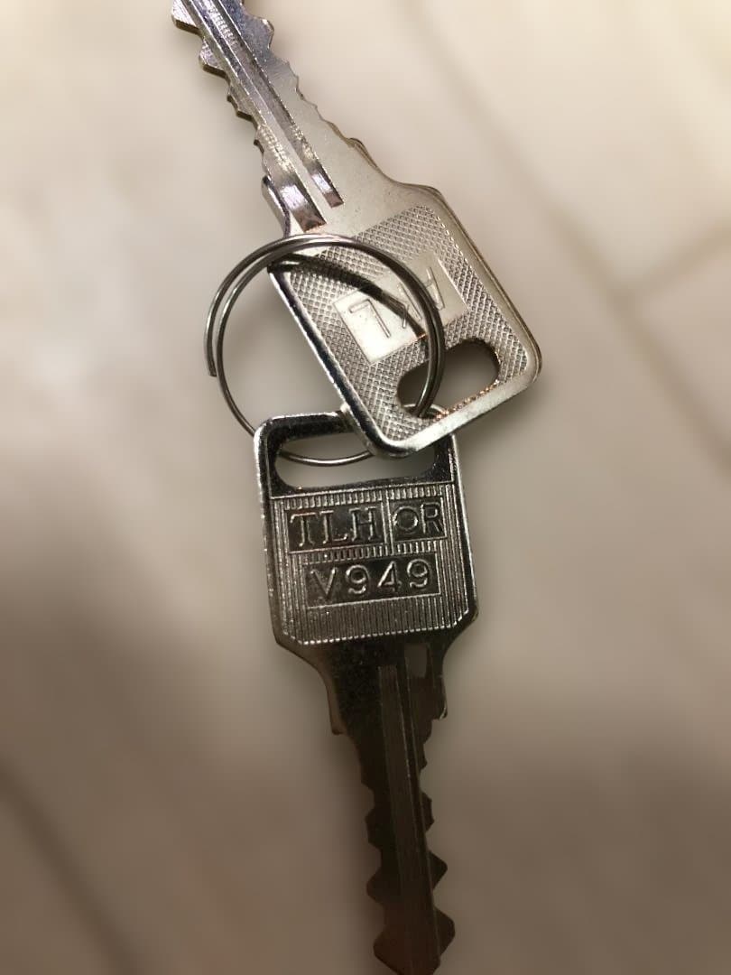 送料無料 生興 スチールロッカー 4人用 AKL-W4S 白 251127