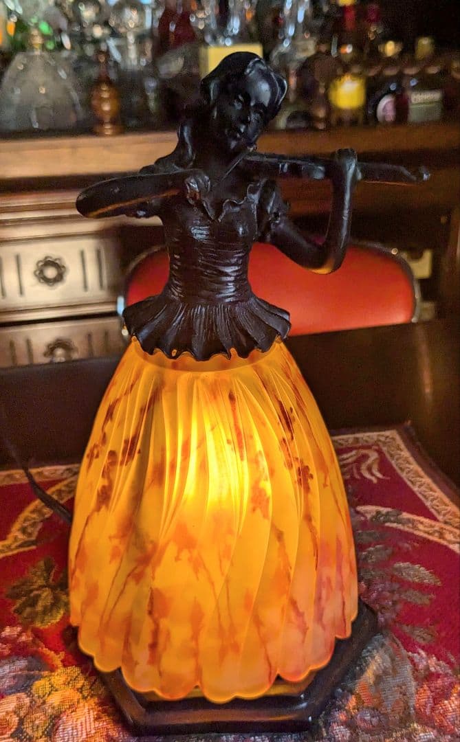 ブロンズ像＋ペンダントライトのスタンド　バイオリンを弾く少女