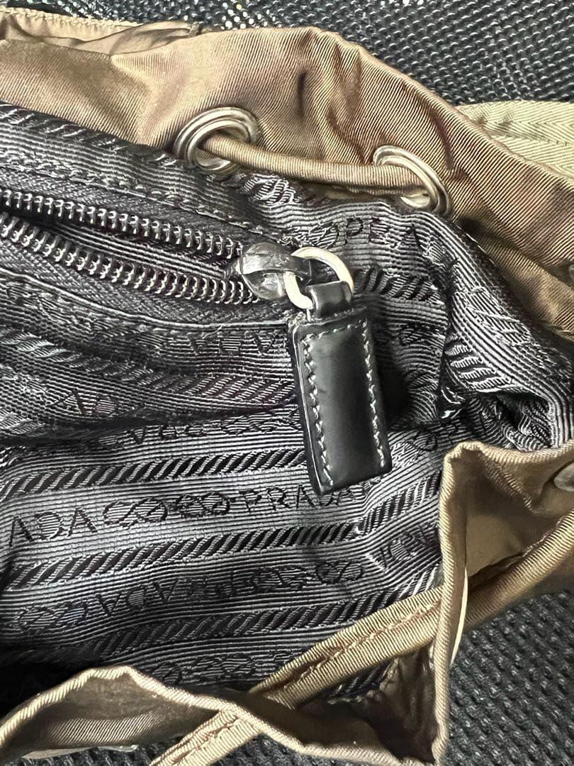 PRADAリュック　カーキ