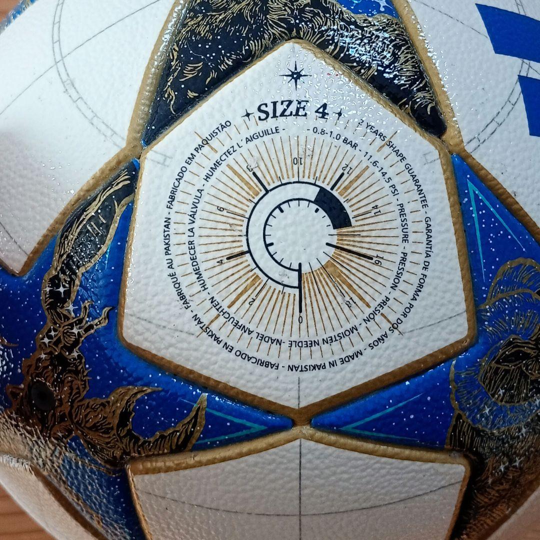 アディダス　サッカーボール　4号球