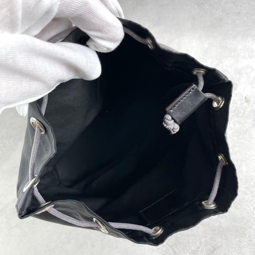 入手困難✨ プラダ 巾着 ポーチ ナイロン 三角ロゴ ブラック レディース