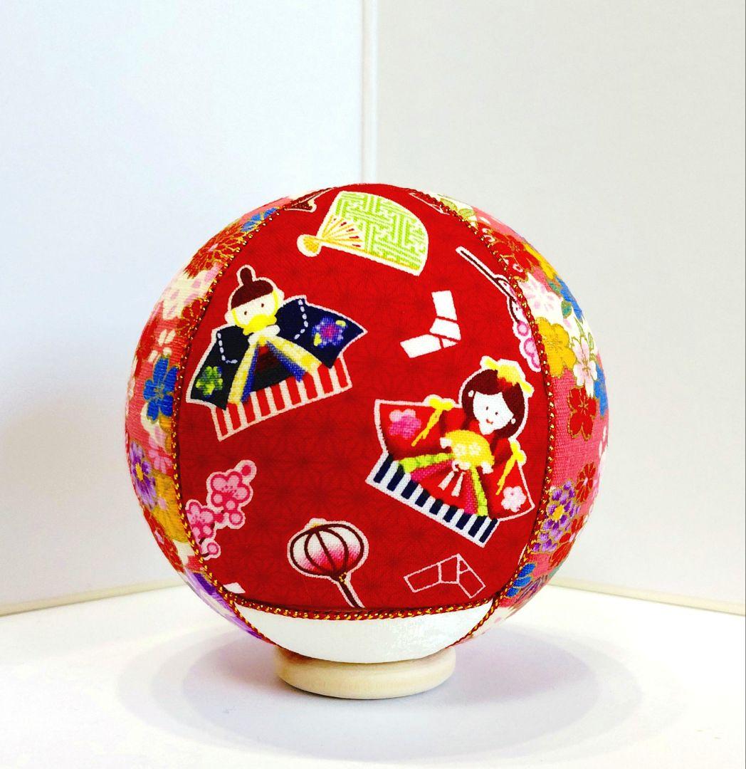 ひな祭り 赤い布製球形飾り