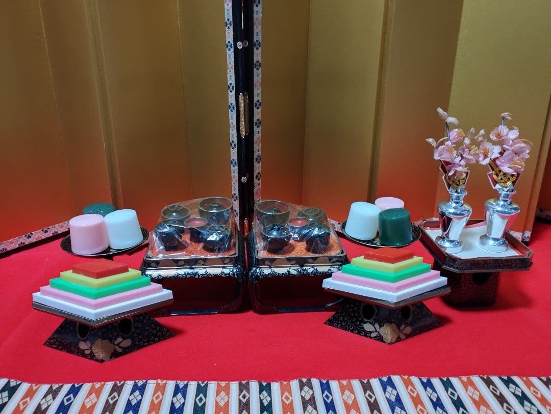 雛人形　雛飾り　嫁入り道具等のセット　極上指定唐草絵蒔付 久月製