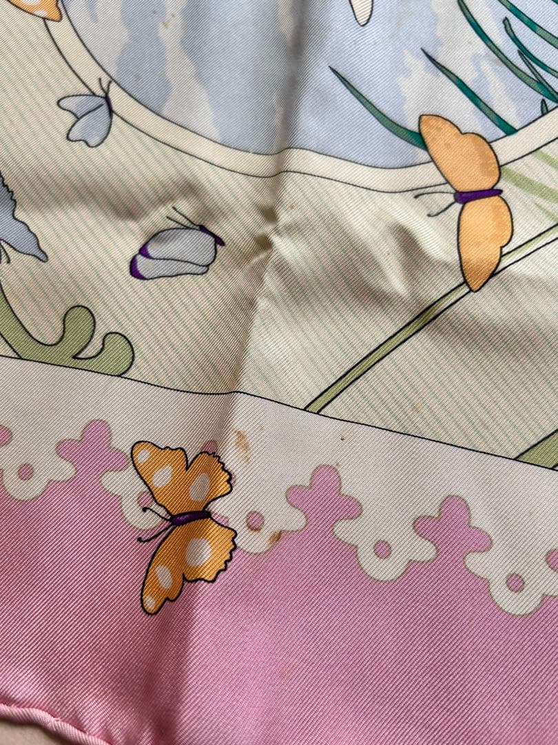 HERMÈS エルメス バタフライ柄 シルクスカーフ カレ90