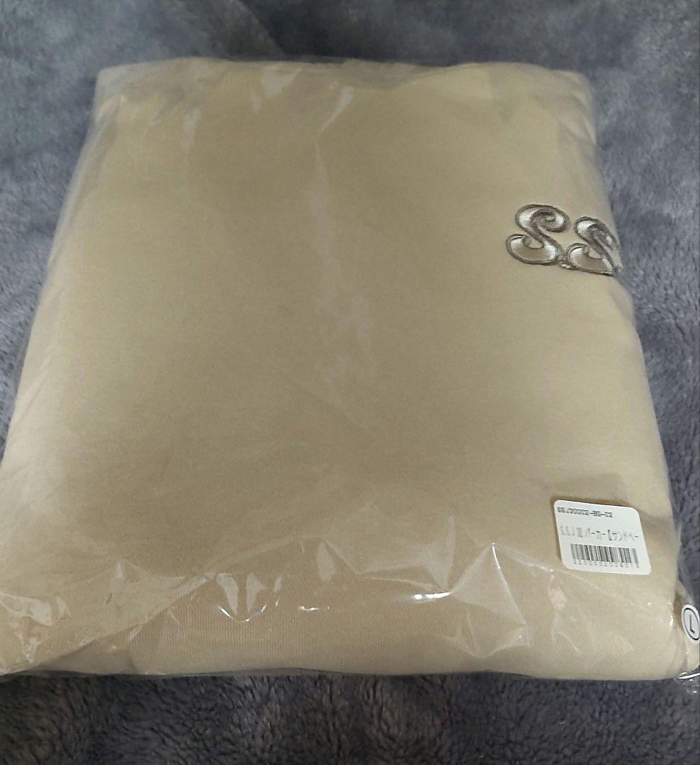 志尊淳　パーカー　ベージュ