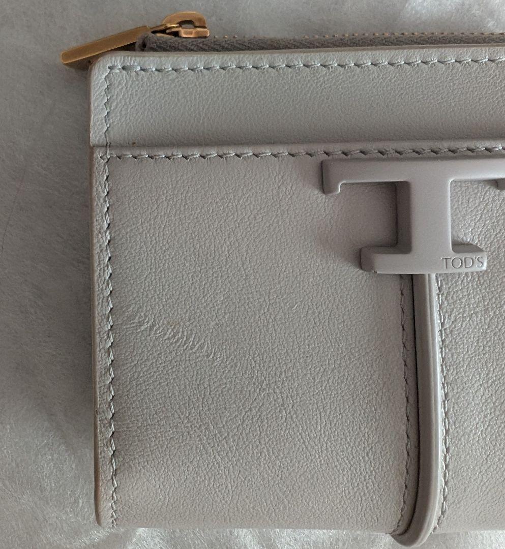 TOD'S 二つ折り財布 ライトグレー