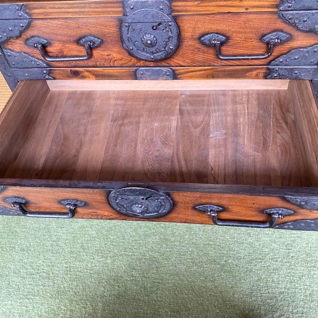 日本の伝統的な木製タンス　時代箪笥風　鍵付き　工芸品