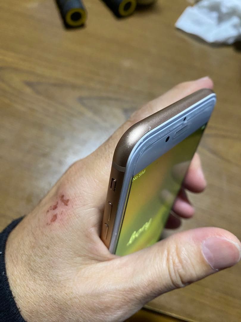 お*り様 Apple iPhone 8 64GB ゴールド　バッテリー交換済10