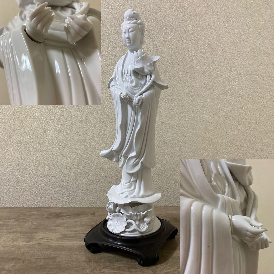 中国美術　白磁　蓮上観音立像　唐木台付　置物仏像〈検　徳化窯　観音菩薩　青磁