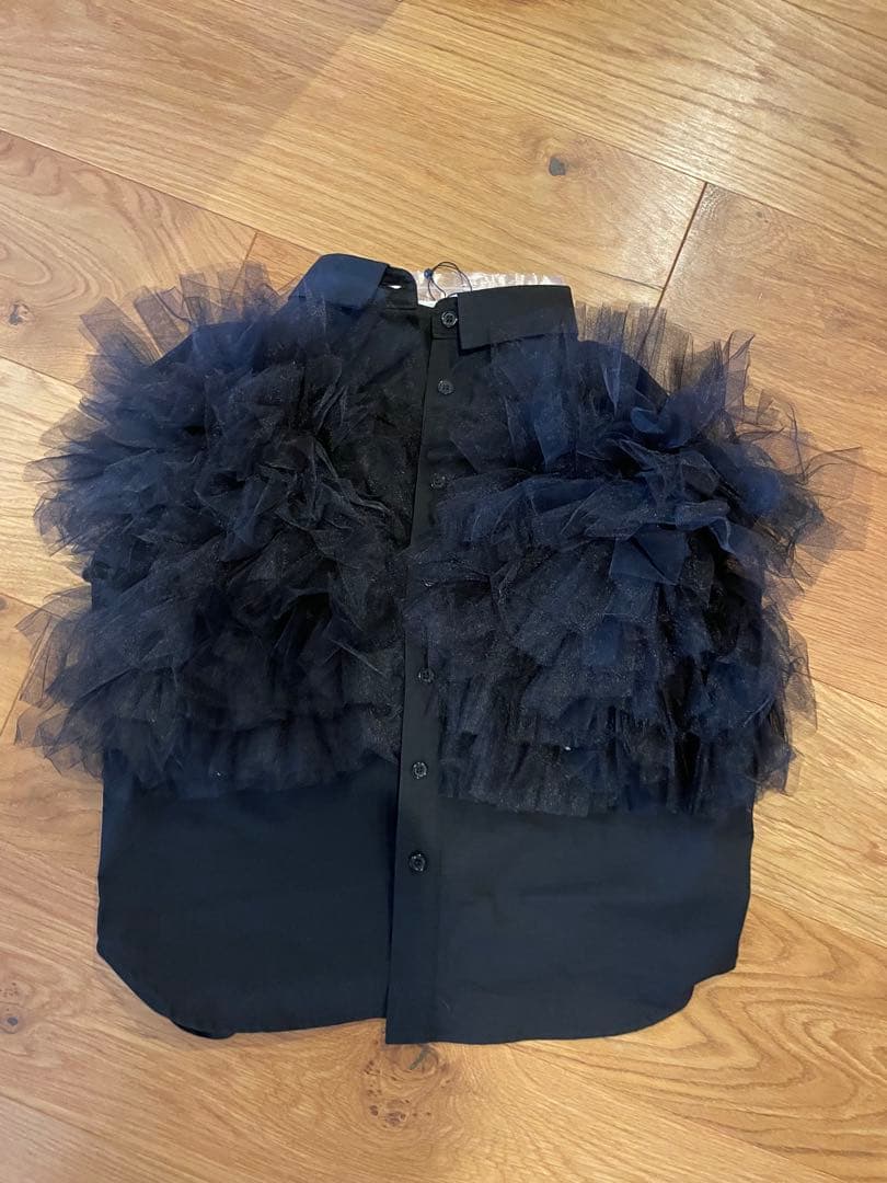 HIAND 大人気　フリルブラックシャツ　黒シャツ　ブラウス 　17600円