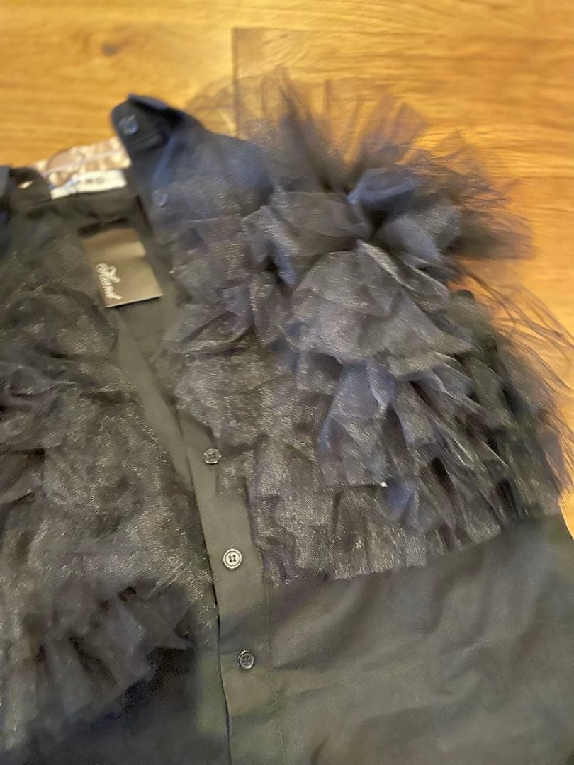 HIAND 大人気　フリルブラックシャツ　黒シャツ　ブラウス 　17600円