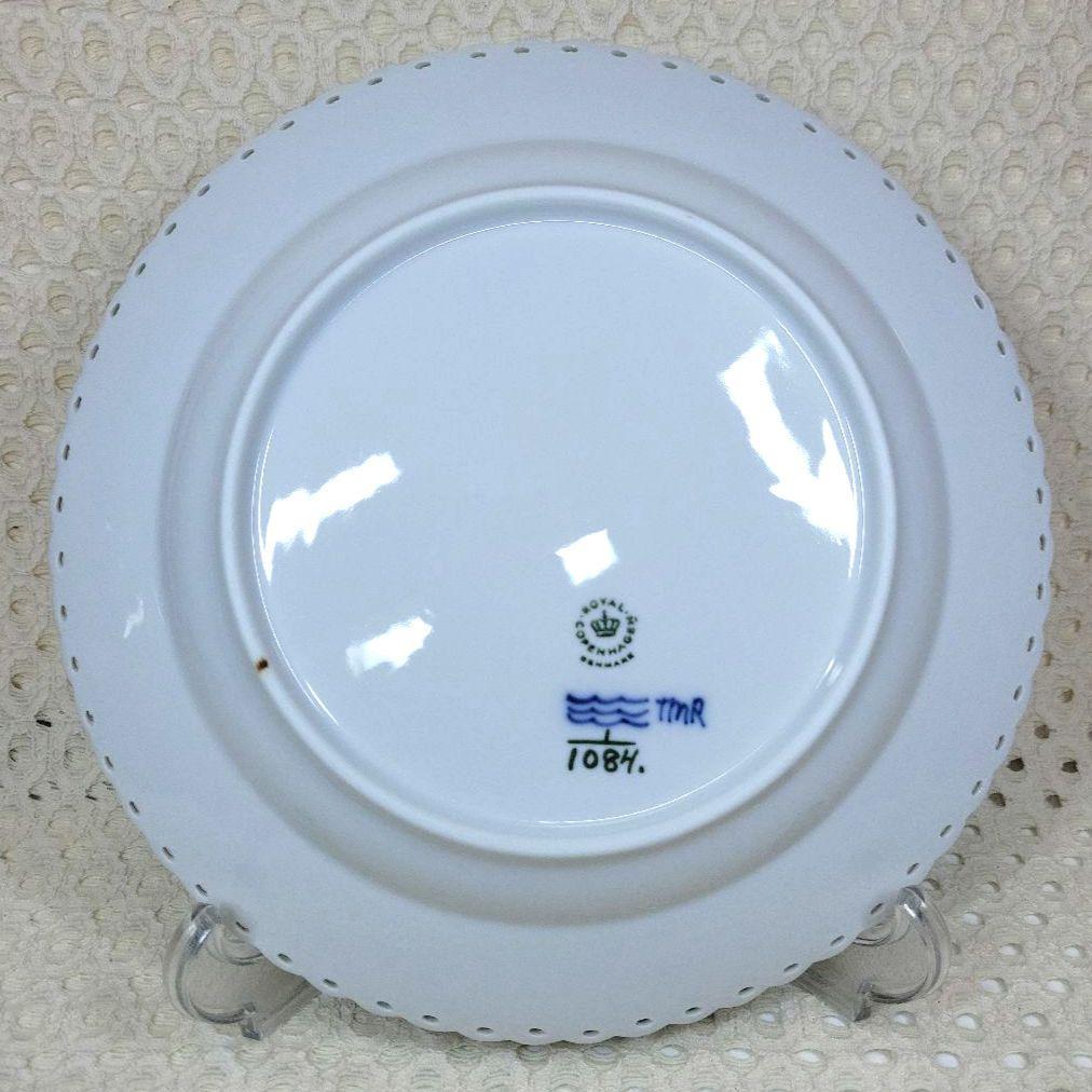 ロイヤルコペンハーゲン　フルレース２５センチプレート１枚　です。