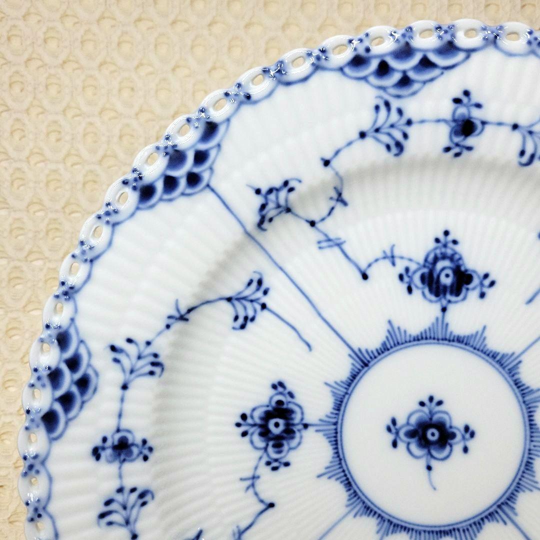 ロイヤルコペンハーゲン　フルレース２５センチプレート１枚　です。