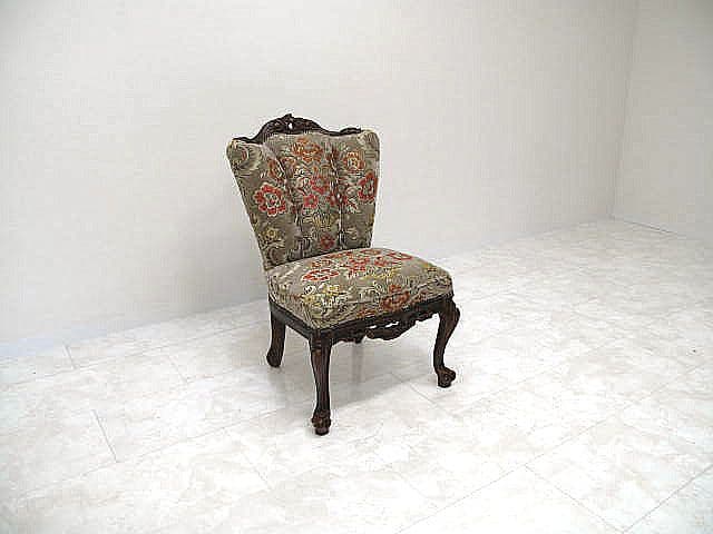 美品　イタリア製 ロココ様式金華山チェア 　彫刻 猫脚 鋲打ち ダイニングチェア