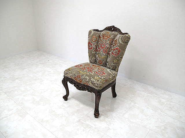 美品　イタリア製 ロココ様式金華山チェア 　彫刻 猫脚 鋲打ち ダイニングチェア