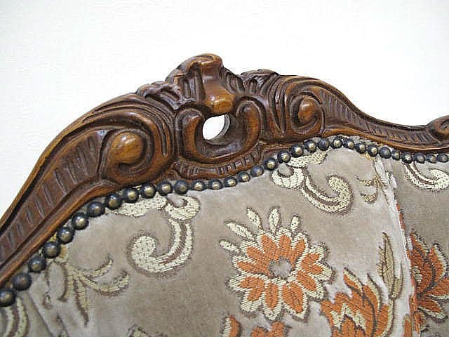 美品　イタリア製 ロココ様式金華山チェア 　彫刻 猫脚 鋲打ち ダイニングチェア