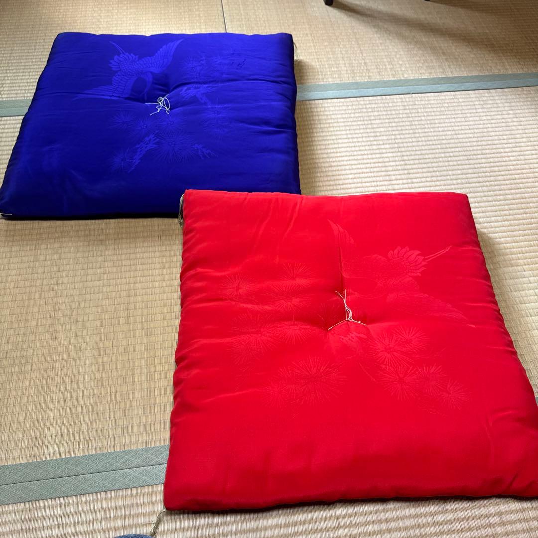 1027【その他】座布団 赤 紫 鶴 2点セット