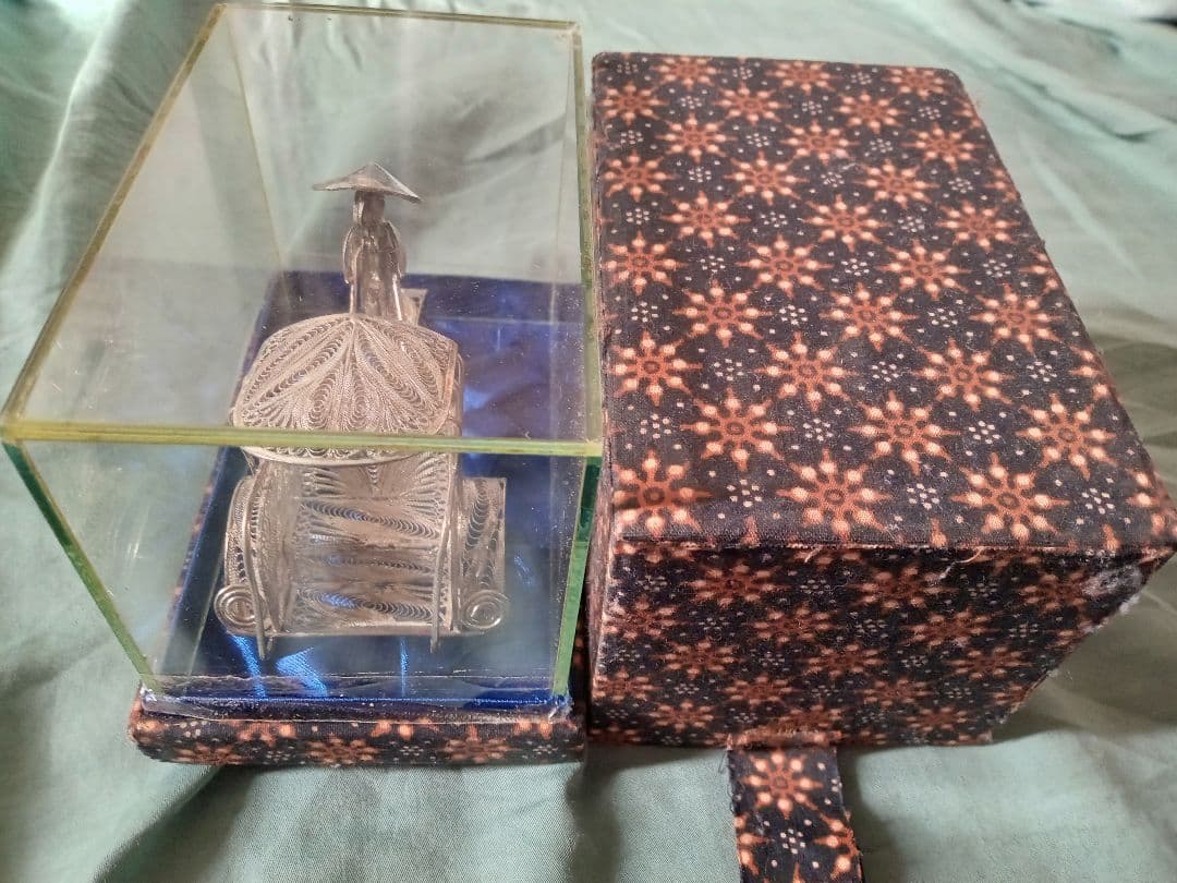 ベチャ　自転車タクシー　アンティーク　シルバー　モチーフ