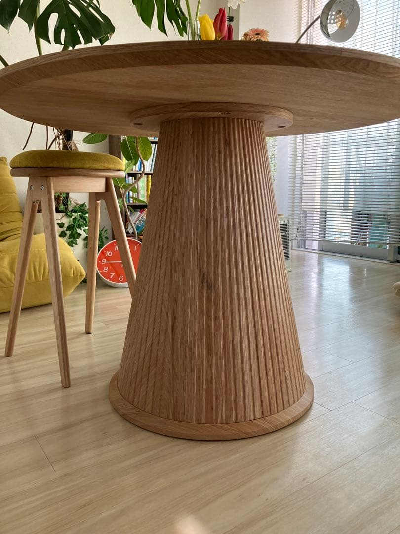 円形木製ダイニングテーブル