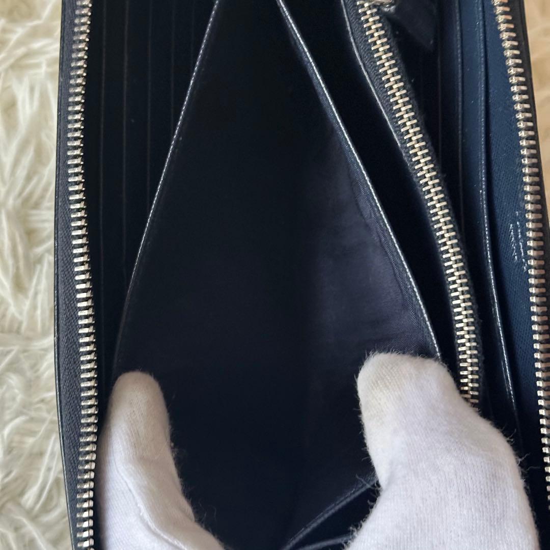 プラダ ラウンドジップ 長財布 サフィアーノレザー 型押し ネイビー ロゴ