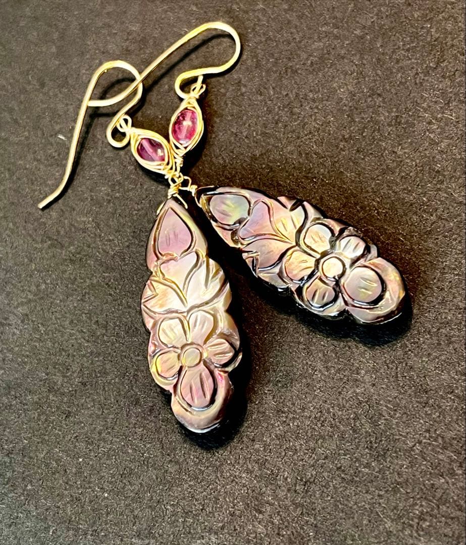 はる田です ブラックマザオパ×オニキスのカービングタブレット