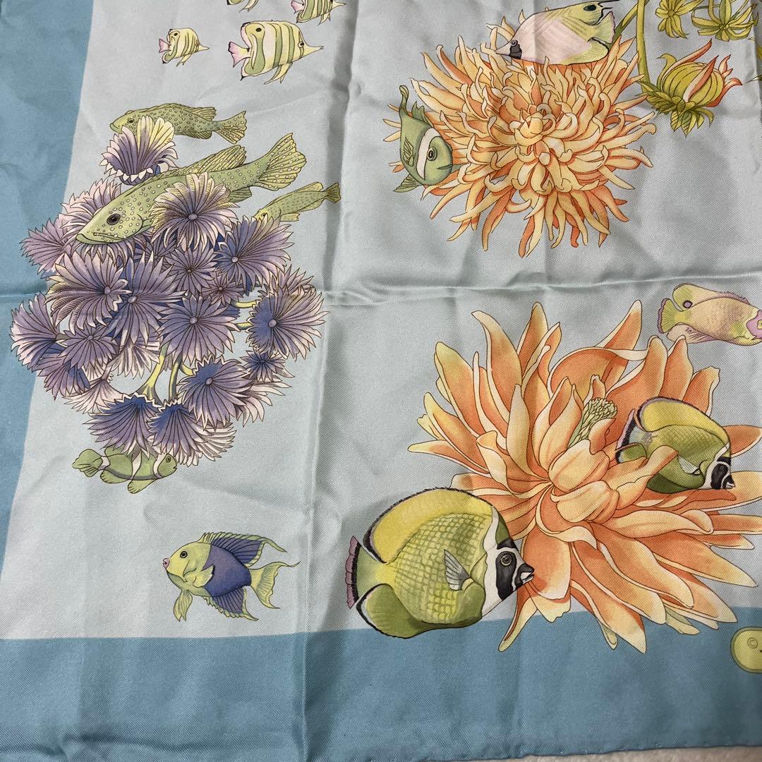 極美品　サルバトーレフェラガモ　シルク　スカーフ　ブルー　熱帯魚　魚　花柄　総柄