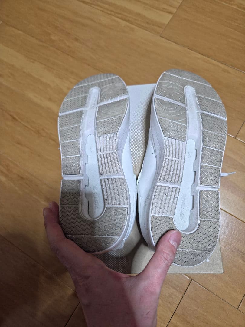 【24時間以内発送】On ロジャーアドバンテージ 27.5センチ 箱付き