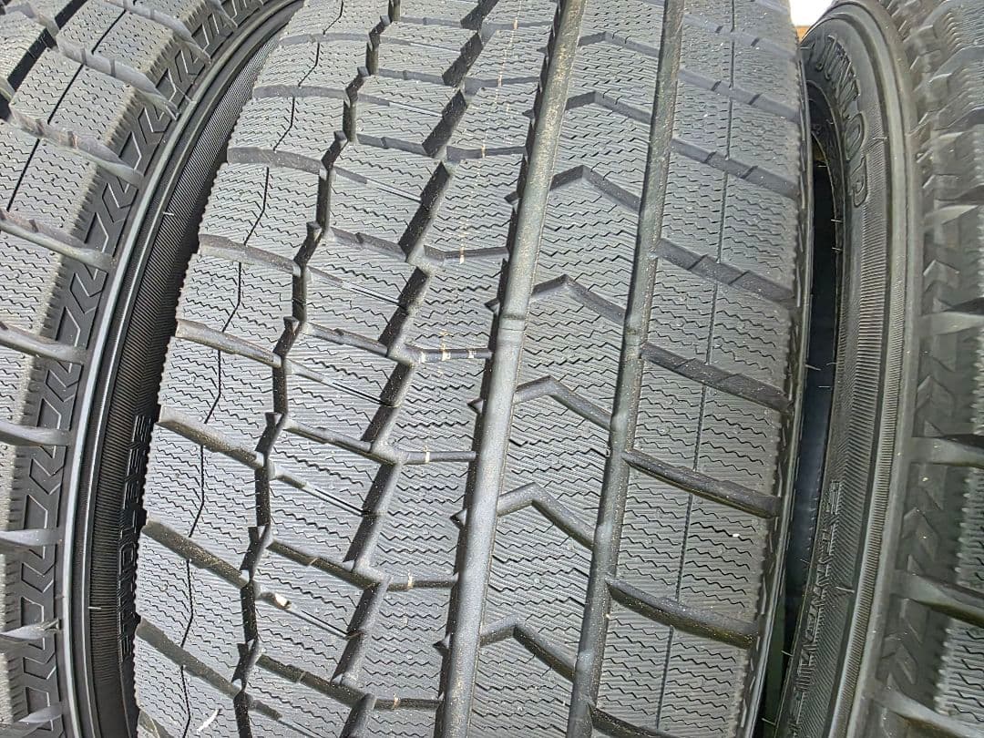 ダンロップ冬タイヤウィンターマックス２３５５０１８バリ山イボつき