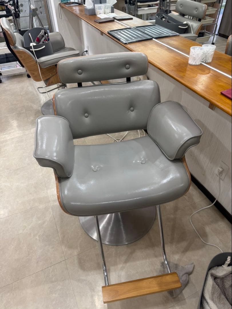 【送料込み】 美容室　中古スタイリングチェア　セット椅子