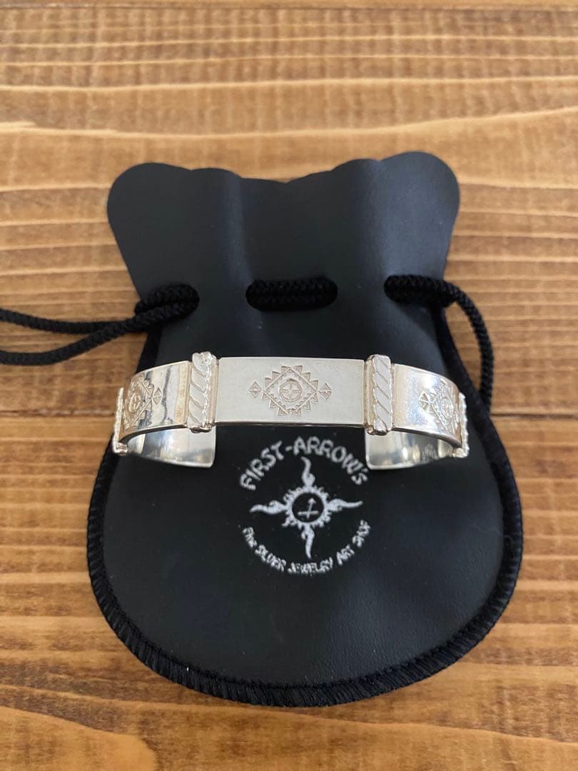 ファーストアローズ　KANバングル　M ギャランティ付き　最終値下げ　半額以下