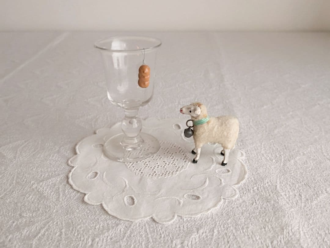 * antique sheep ✵ * 水色リボンと鈴をつけた小さな 羊さん