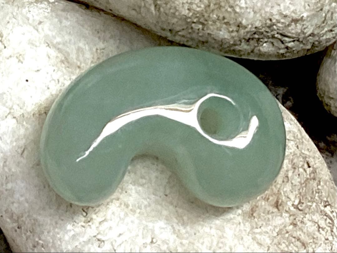 ✳味身良好‼️ 抜群‼️ 最高の透明感　糸魚川翡翠勾玉　本物の守護石を　鑑別書取品‼️