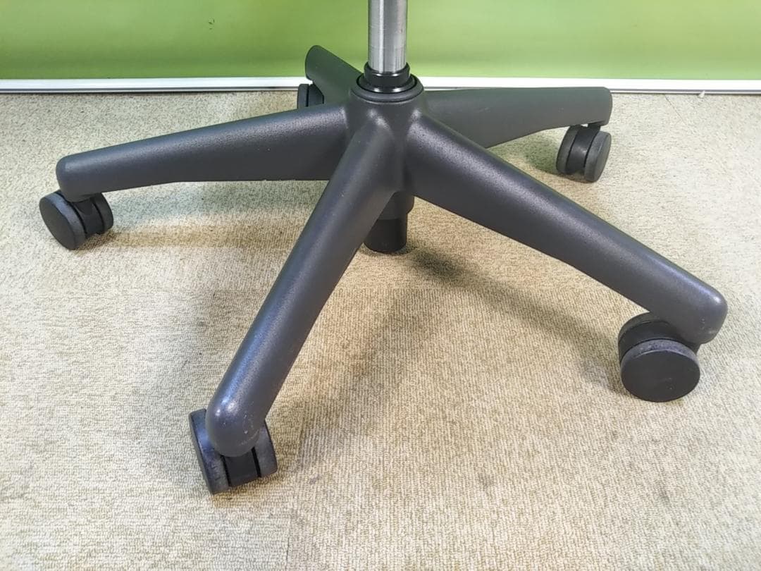 溶接エクレア　bk　アーロンチェア　Aサイズ　フル装備　レバー式可動肘