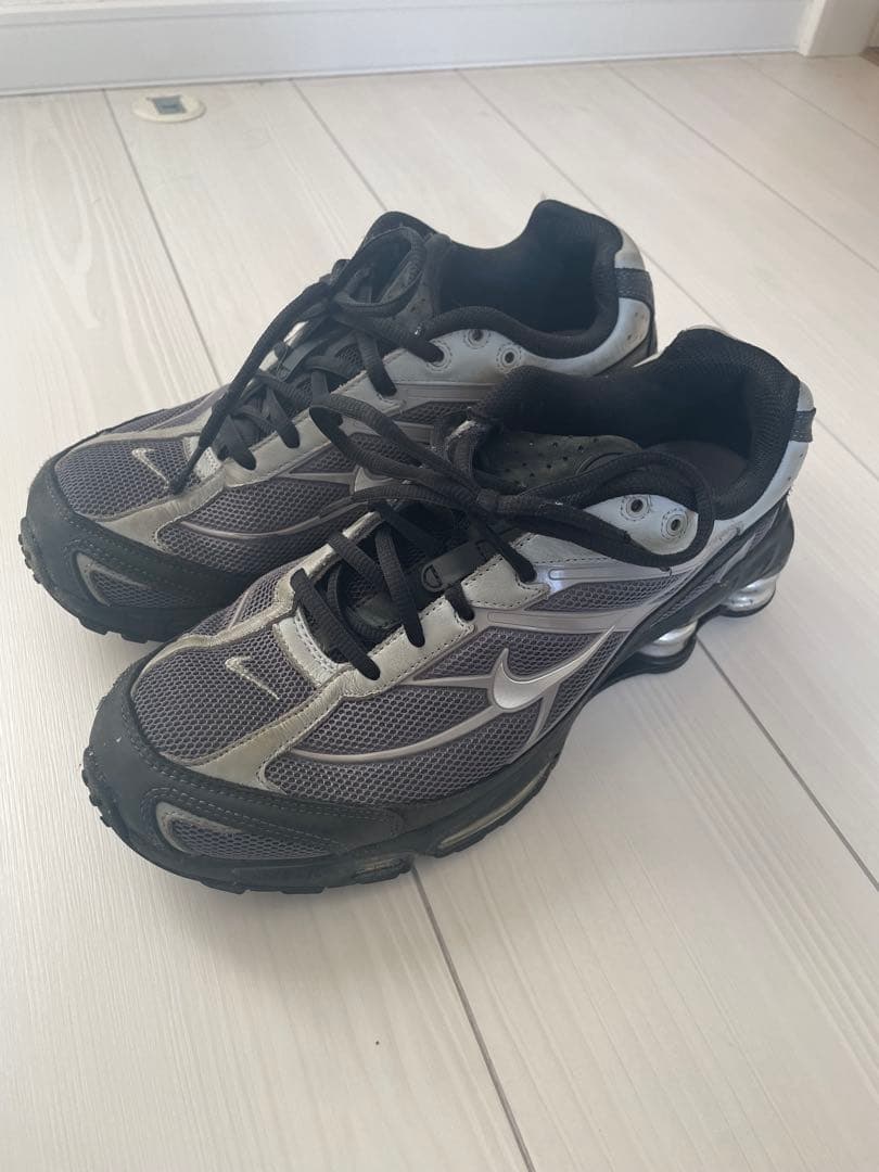 Nike Shox グレー/ブラック スニーカー
