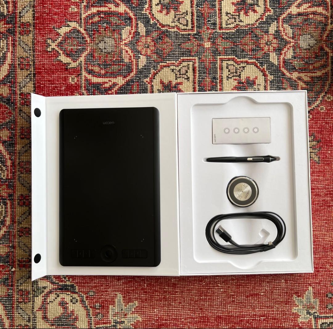 a*i様 wacom intuos pro ペンタブ ワコム　PTH-660