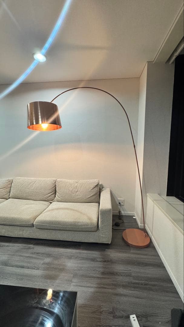 ボーコンセプト　Kuta フロアライト　色:コッパー