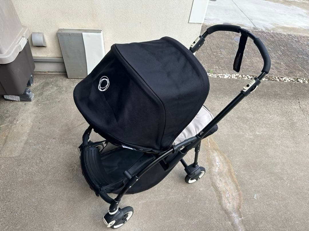 bugaboo bee オールブラックモデル ホワイトシートライナー付き