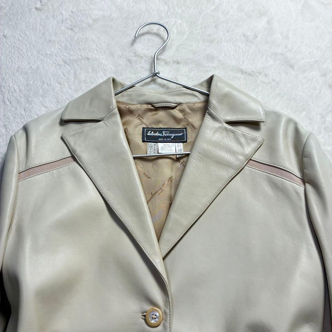 サルヴァトーレ フェラガモ テーラードジャケット レザー アイボリー系