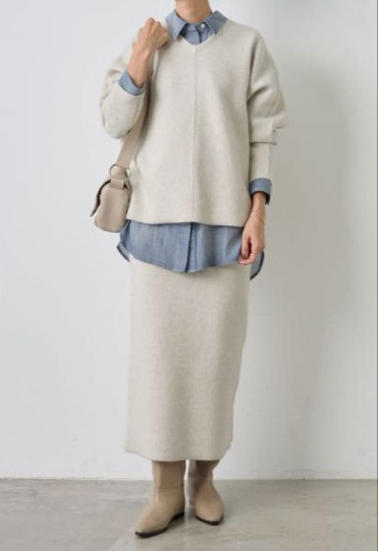 ビアズリー ⭐️セール中　アイボリーファーニットVネックプルオーバー