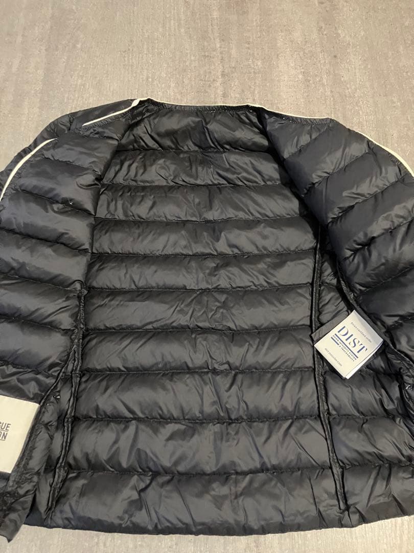 Moncler モンクレール　エレガントなノーカラーライトダウンジャケット