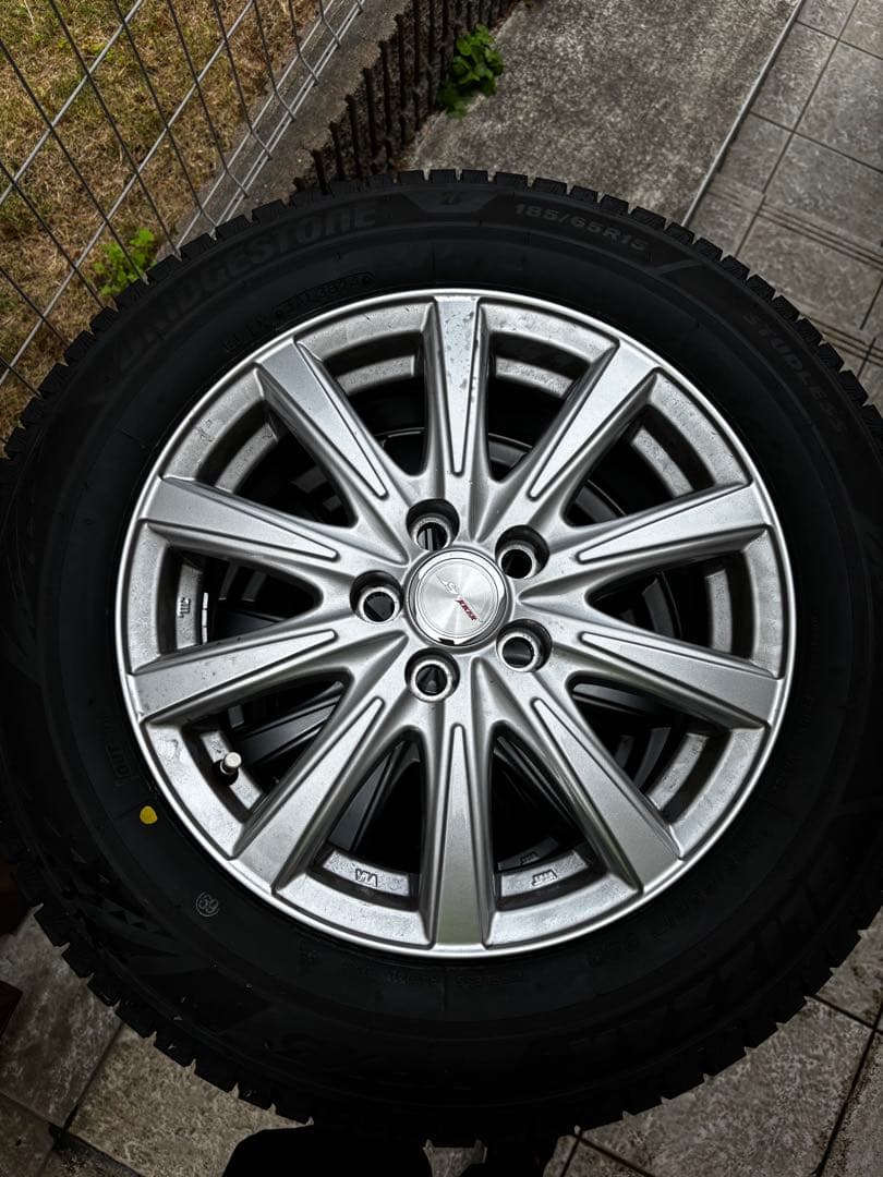 【送料無料！バリ山】ブリヂストン スタッドレスタイヤ 185/65R15