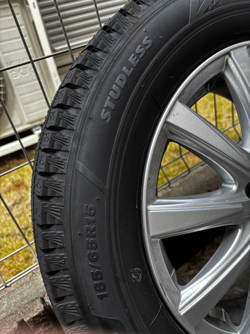 【送料無料！バリ山】ブリヂストン スタッドレスタイヤ 185/65R15