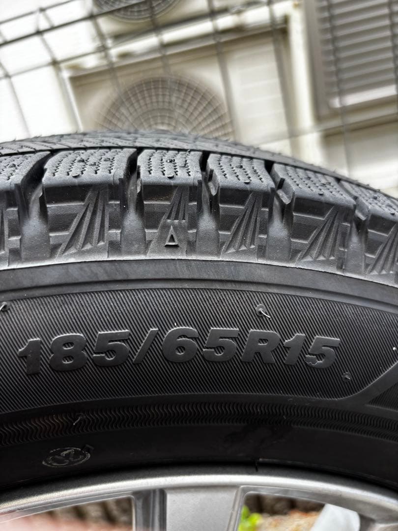 【送料無料！バリ山】ブリヂストン スタッドレスタイヤ 185/65R15