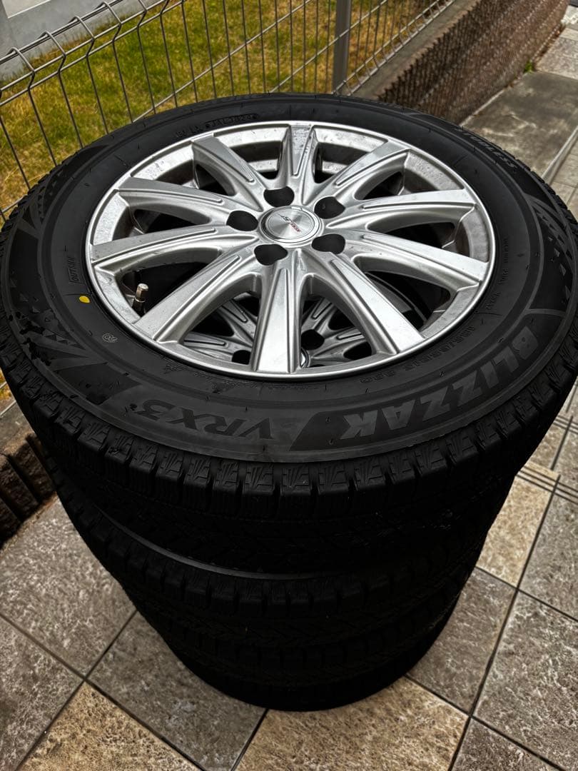 【送料無料！バリ山】ブリヂストン スタッドレスタイヤ 185/65R15