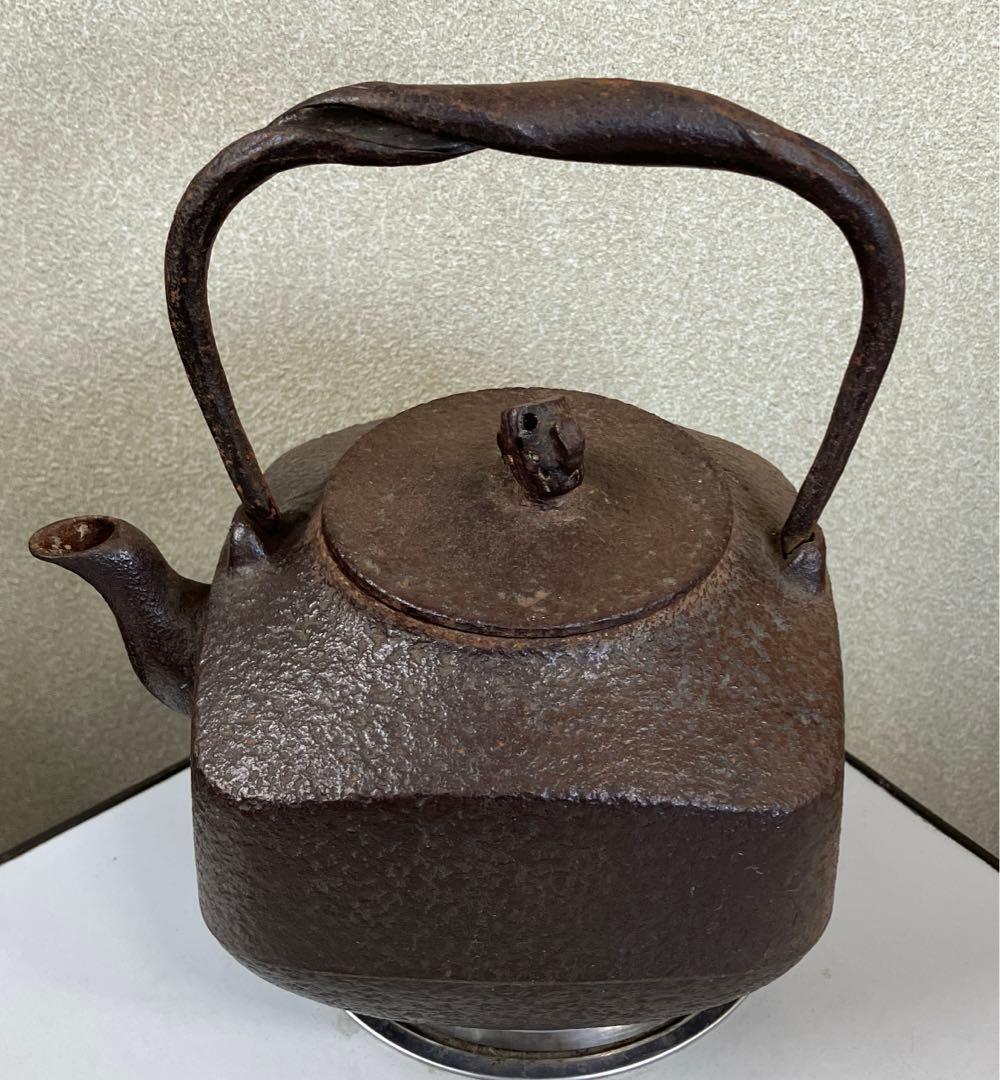 南部鉄器　四角型鉄瓶　小槌型の蓋　南部盛岡三厳堂