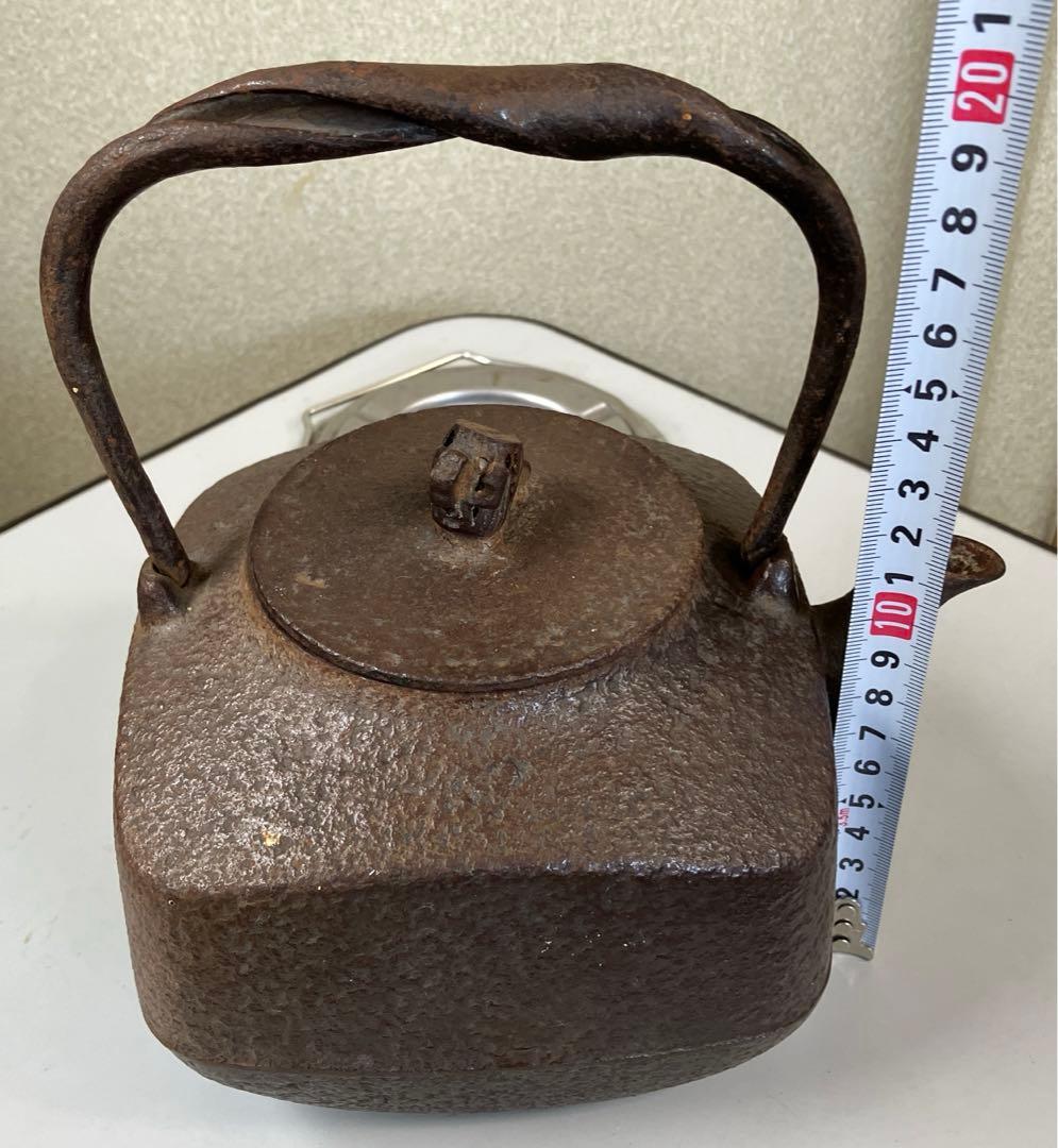 南部鉄器　四角型鉄瓶　小槌型の蓋　南部盛岡三厳堂